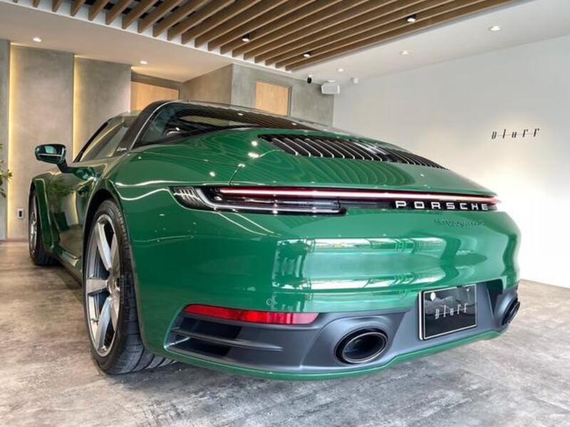 911