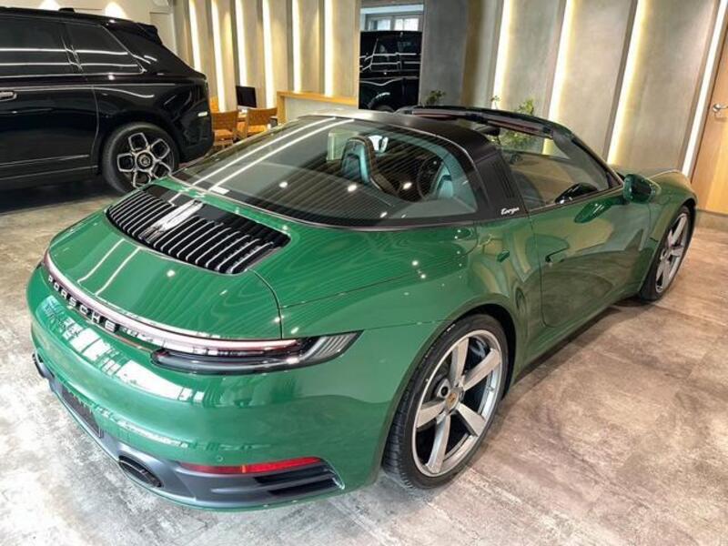 911