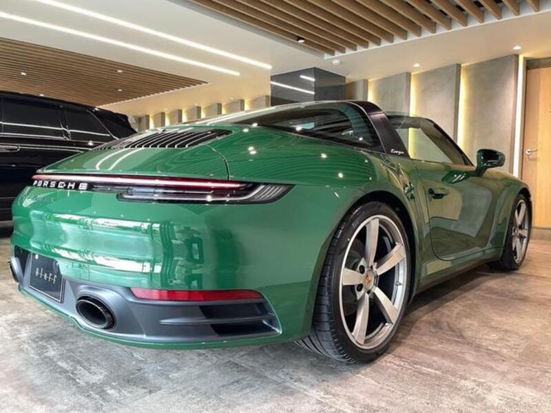 911