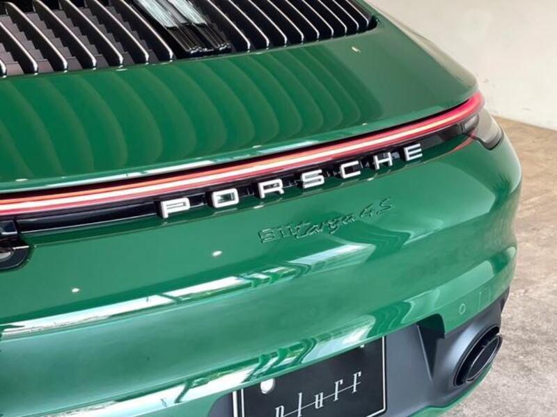 911