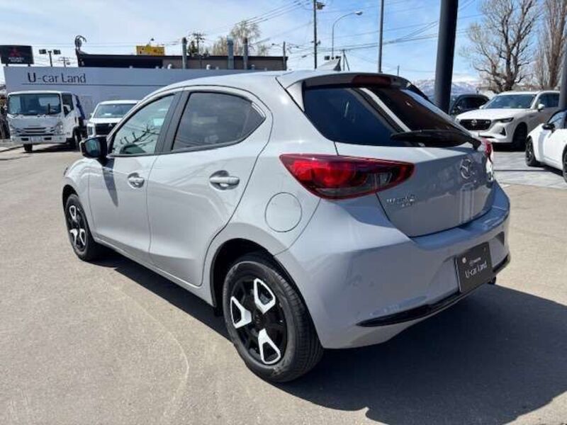 MAZDA2