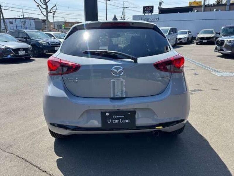 MAZDA2