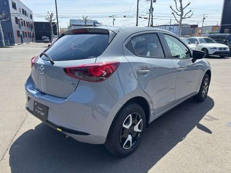 MAZDA2