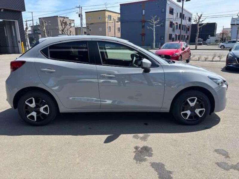 MAZDA2
