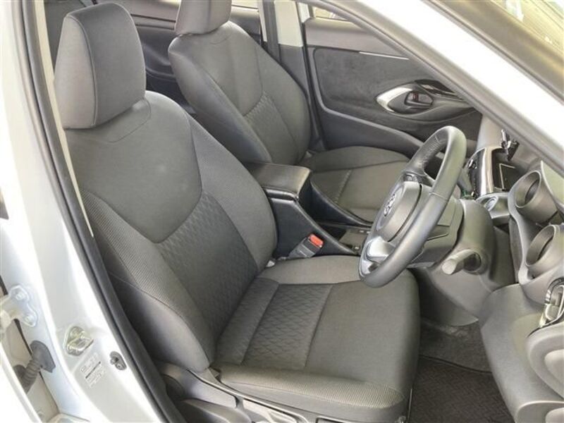 YARIS CROSS