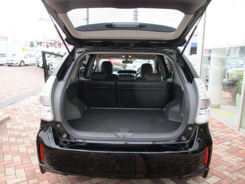 PRIUS ALPHA