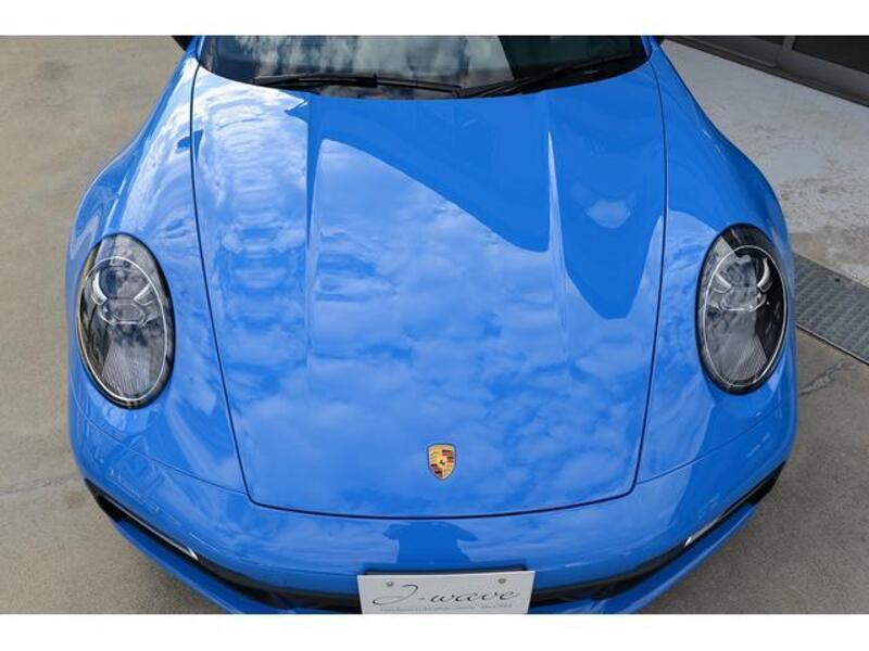 911