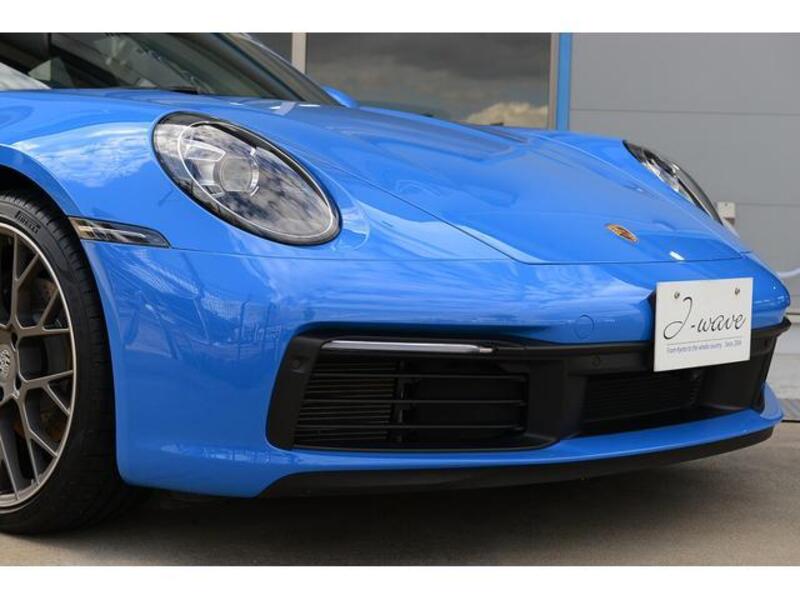 911