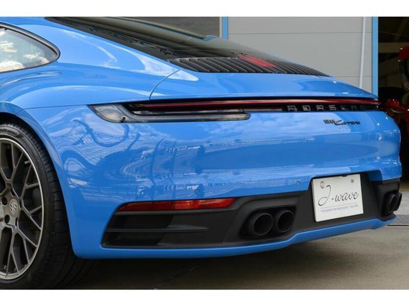 911