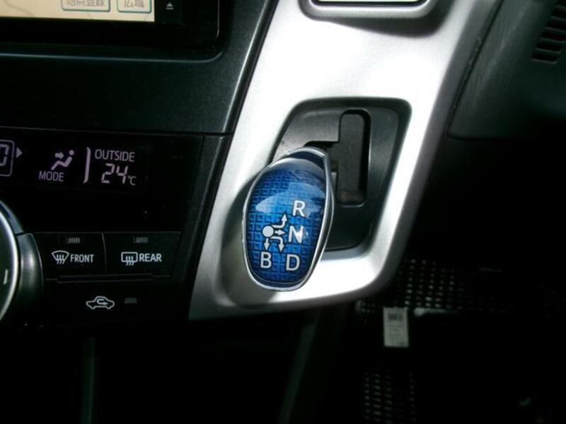 PRIUS ALPHA