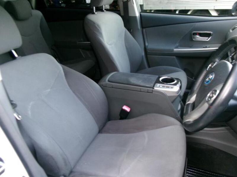 PRIUS ALPHA