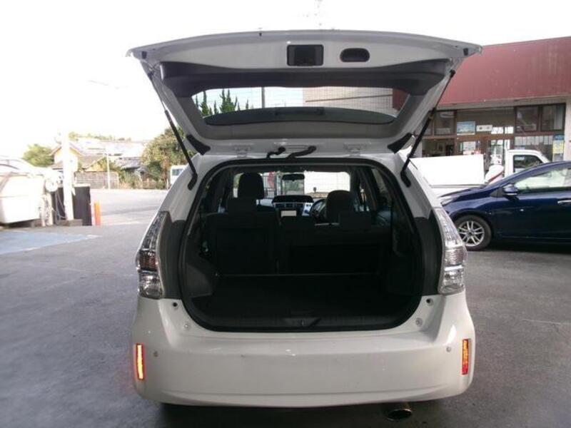 PRIUS ALPHA