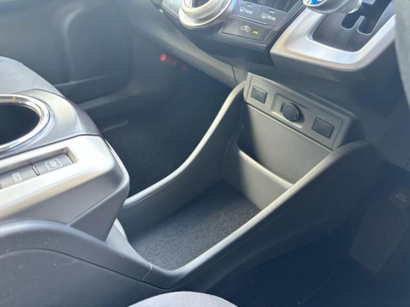 PRIUS ALPHA