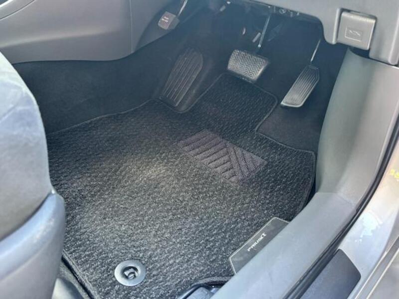 PRIUS ALPHA
