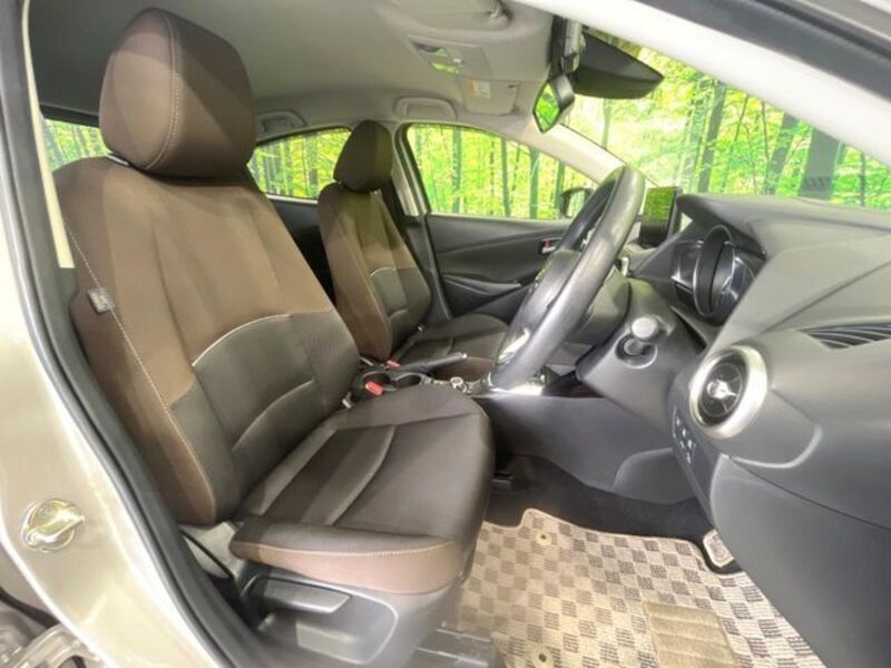 MAZDA2