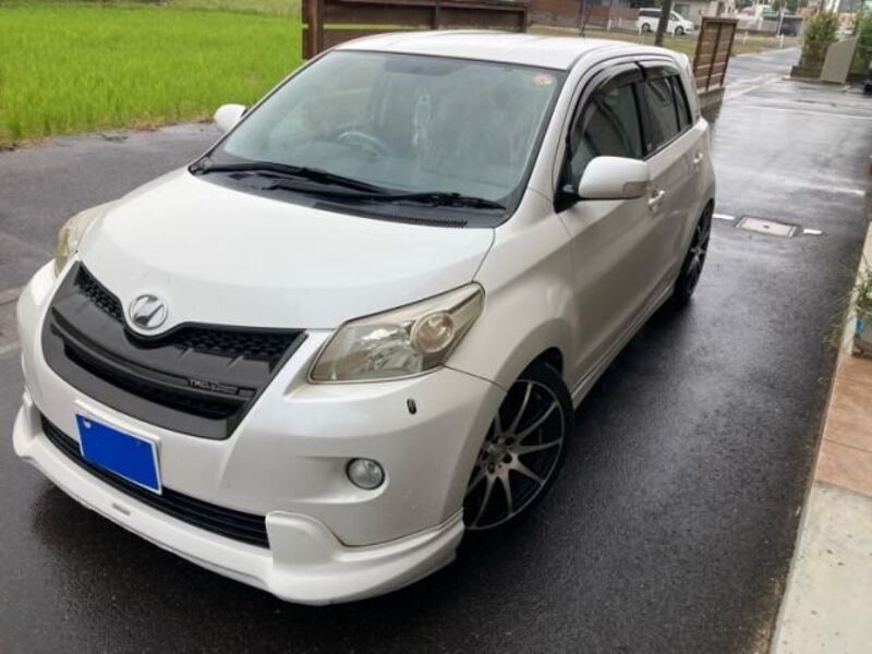 TOYOTA IST