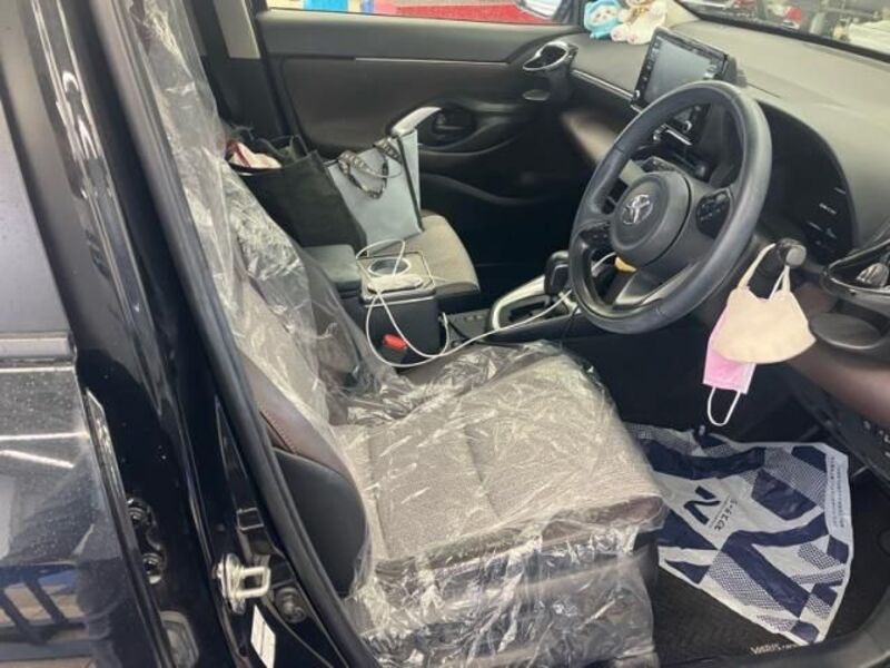 YARIS CROSS