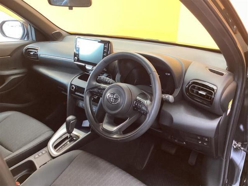 YARIS CROSS