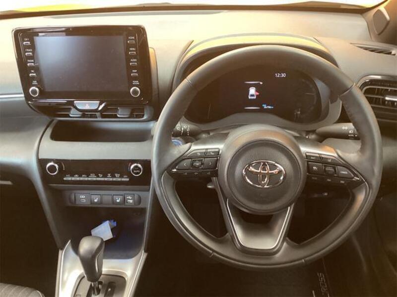 YARIS CROSS