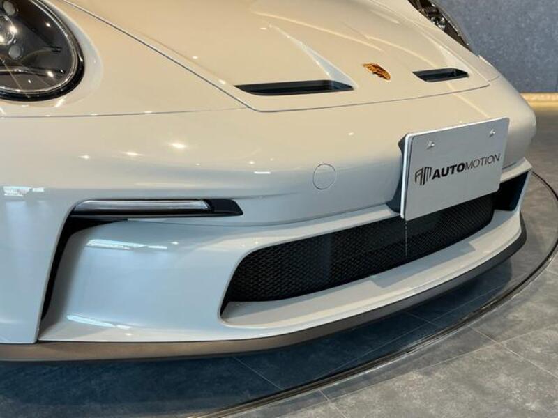 911