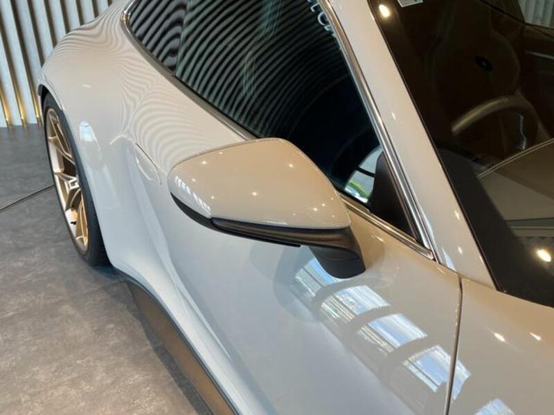 911