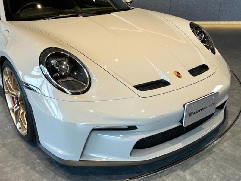 911