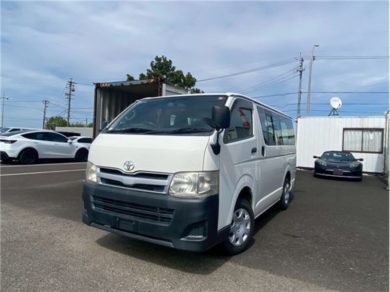 TOYOTA HIACE VAN