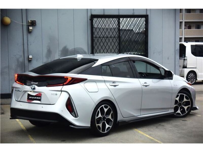 PRIUS PHV
