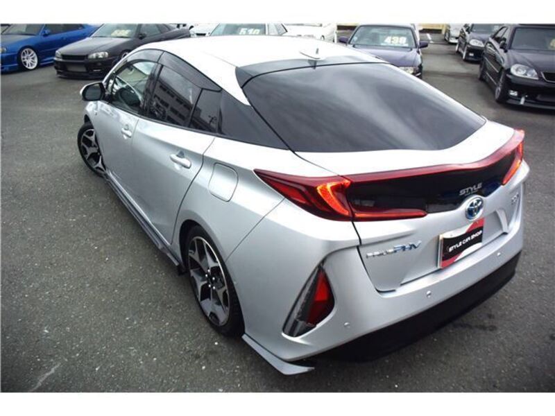 PRIUS PHV