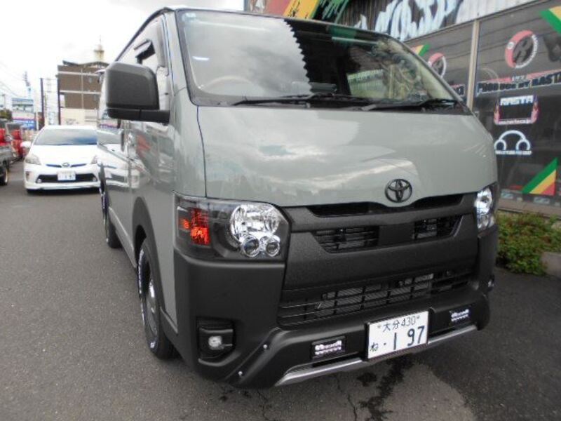 TOYOTA HIACE