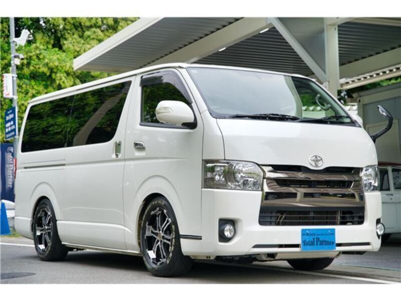 TOYOTA HIACE VAN