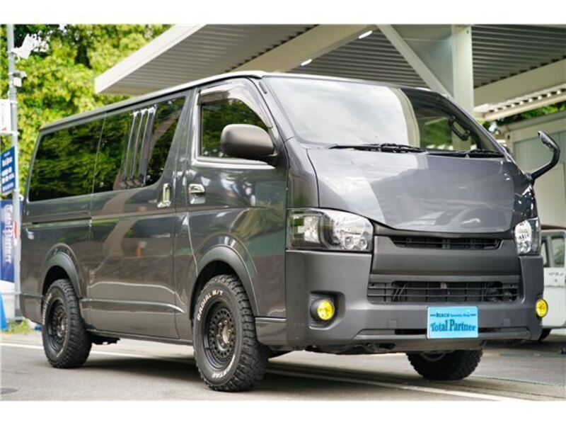 TOYOTA HIACE VAN