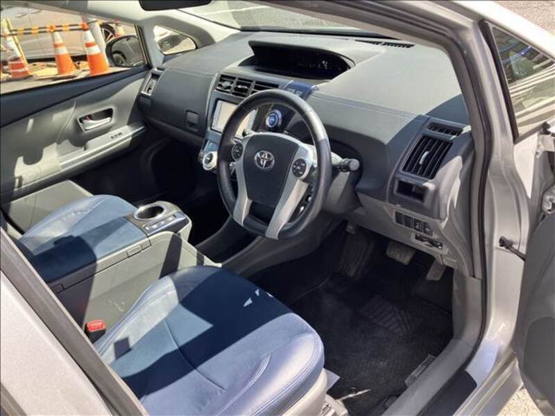 PRIUS ALPHA