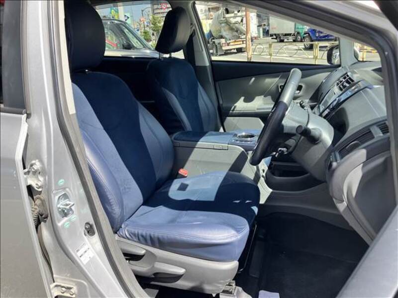 PRIUS ALPHA