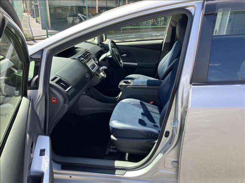 PRIUS ALPHA