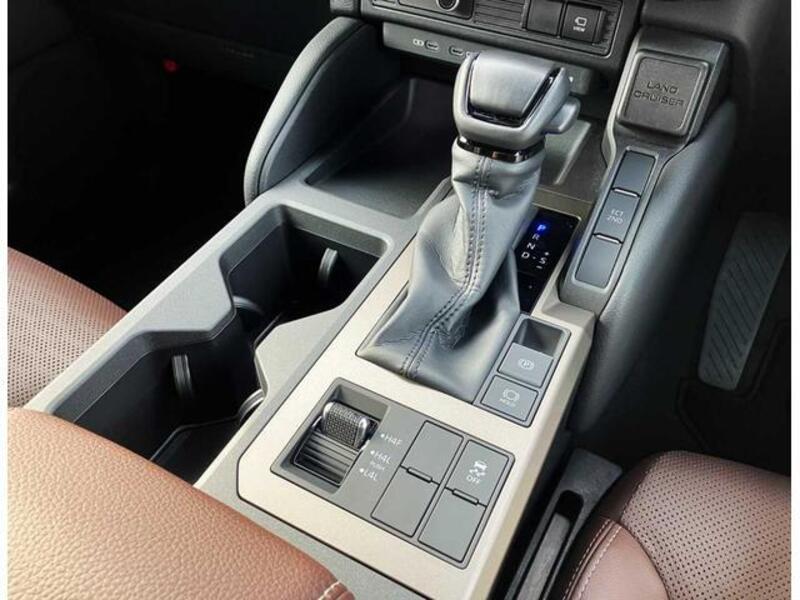 LAND CRUISER 250