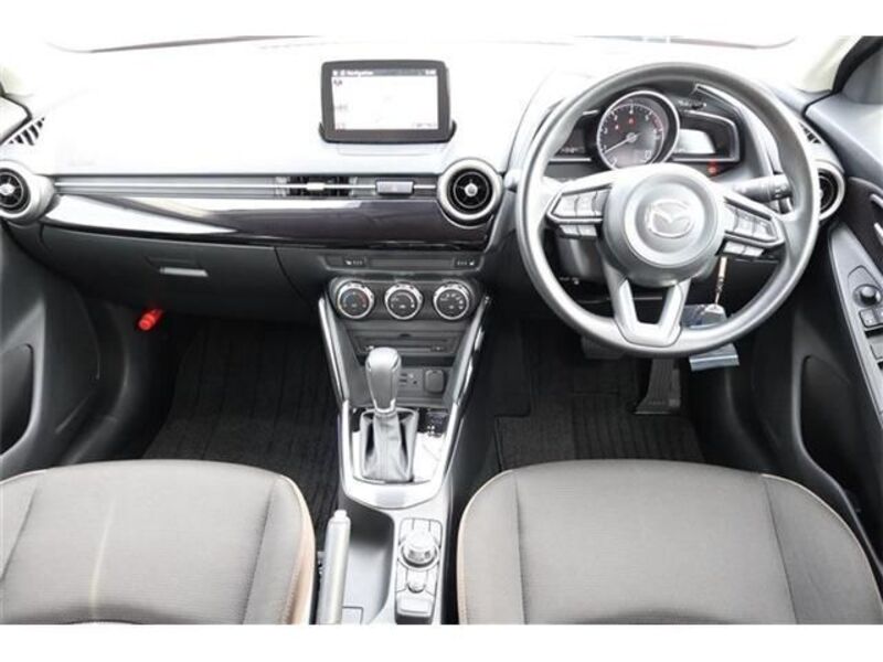 MAZDA2