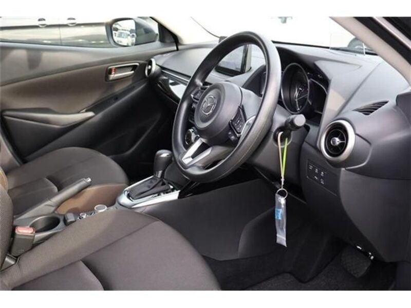 MAZDA2