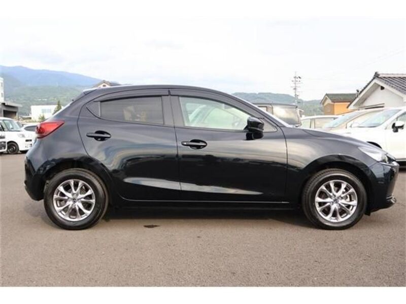 MAZDA2