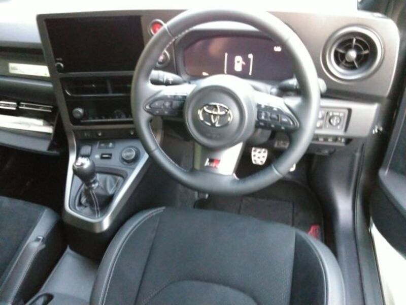 GR YARIS