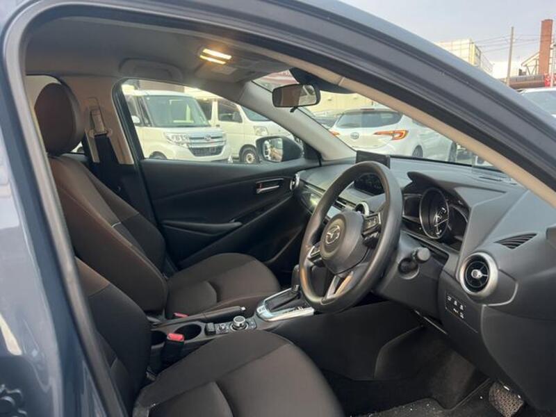 MAZDA2