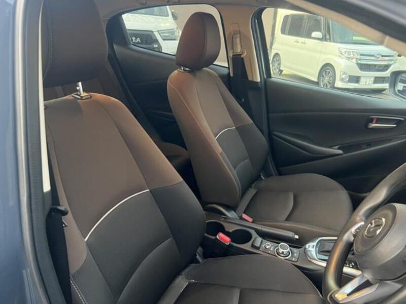 MAZDA2