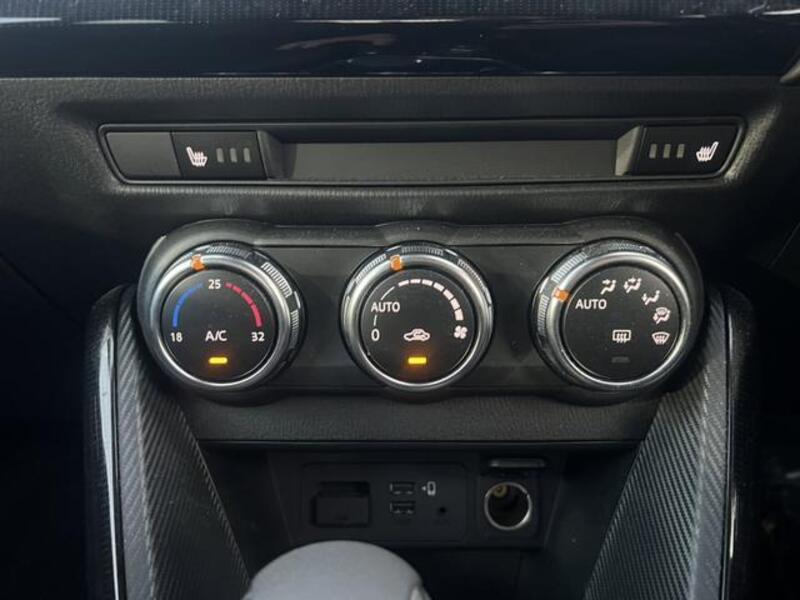 MAZDA2