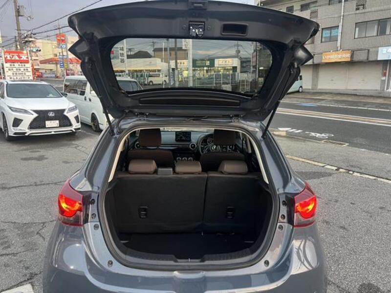 MAZDA2