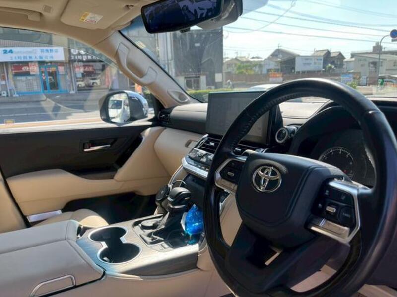 LAND CRUISER
