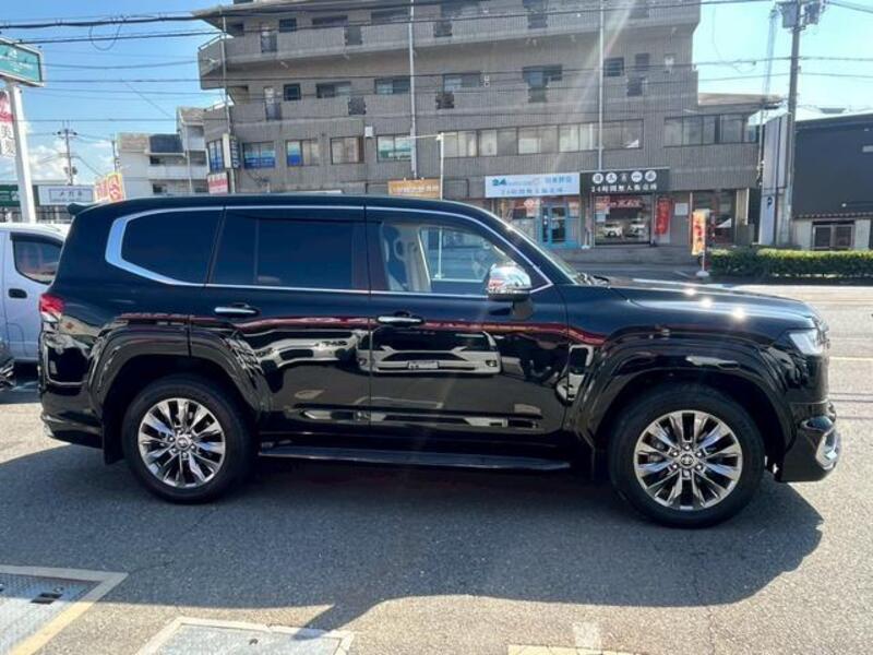 LAND CRUISER