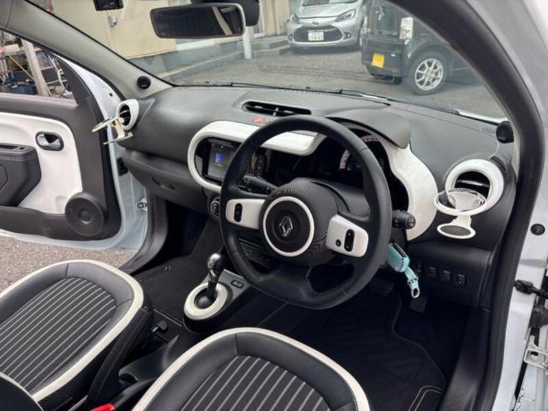 TWINGO