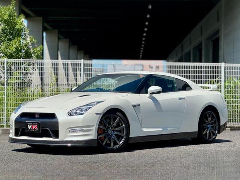 NISSAN GT-R