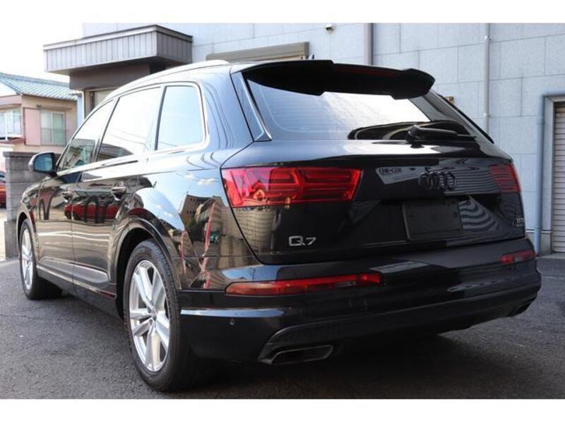 Q7
