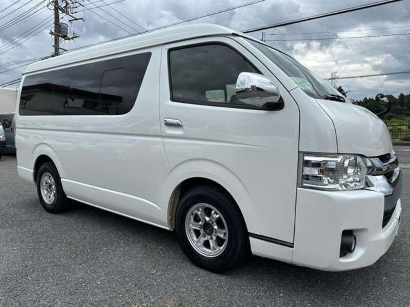 TOYOTA HIACE